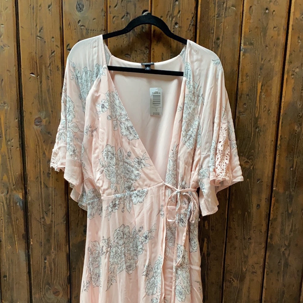 FLORAL ROMANTIC WRAP DRESS TORRID 4 *NEW*